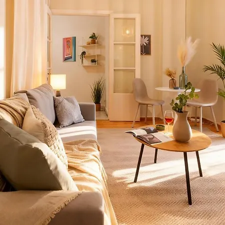 Sofi - Spacious & Central 3Br With Balcony شقة