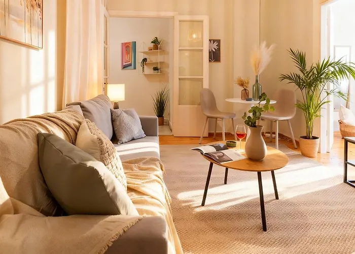 Sofi - Spacious & Central 3Br With Balcony شقة